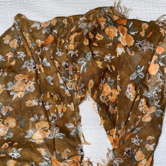 Beautiful infinity scarf - Picture 2 of 2